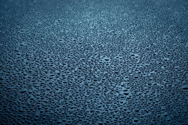 Water drops on dark surface. — Stock Photo, Image