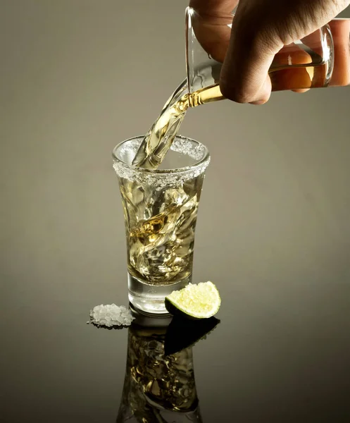 Tequila Shot med salt och citron — Stockfoto