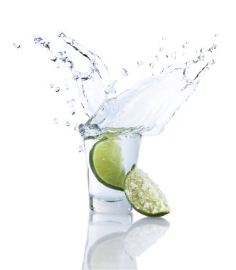 Tekila tuz ve limon ile vurdu