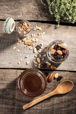 Golden honey, oatmeal and granola