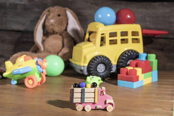 Speelgoed van een kind in huis. verschillende emoties — Stockfoto