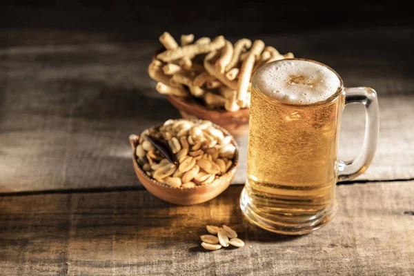 Mexikanische Snacks auf weißem Hintergrund — Stockfoto