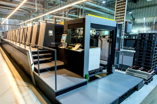 Nahaufnahme Einer Offsetdruckmaschine Während Der Produktion — Stockfoto