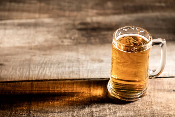 Bierglas Mit Leckeren Mexikanischen Snacks Auf Rustikalem Holztisch Traditionelle Mexikanische — Stockfoto