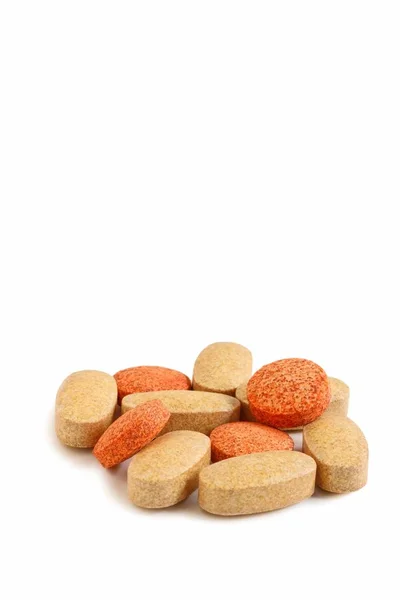 Tabletas de vitamina sobre fondo blanco — Foto de Stock