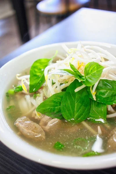 Вьетнамский суп с лапшой — стоковое фото