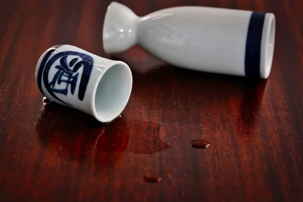 Dökülen Japon Sake