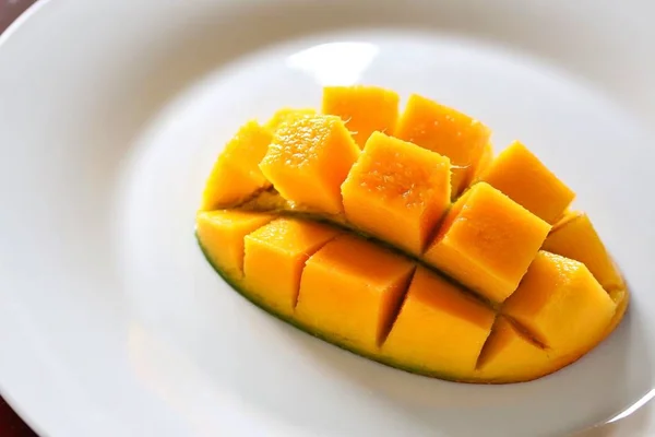 Fresh Juicy Mango White Plate — Stock Photo, Image