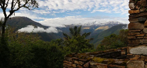 Choquequirao Ruins in Peru Hiking and Exploring — Stock Photo, Image