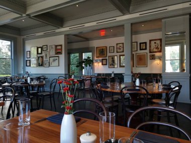 Burası Goodall 'ın Mutfağı ve kendine has bir tarzı olan kırsal ama zarif bir restoran..