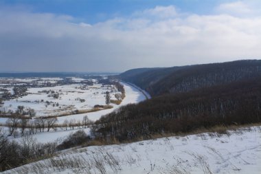 Aidar nehir Ukraine.Winter.February.Forest ve nehir.