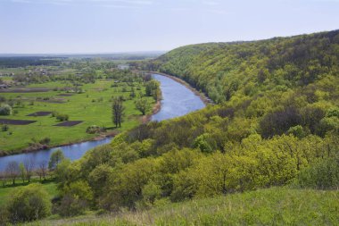  Orman ve Spring.April Nehri.