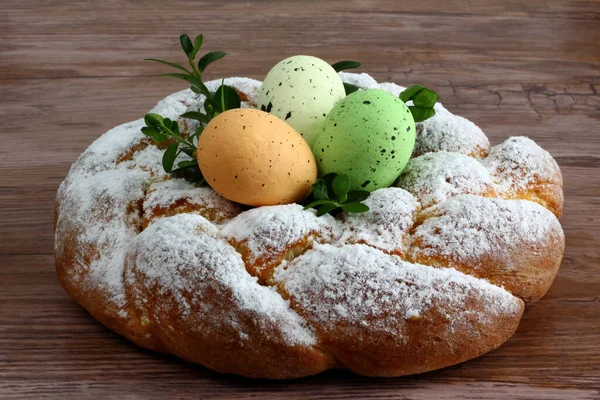 Sweet Braided Homemade Easter Bread Three Easter Eggs Twig Leaves — Stock Photo, Image