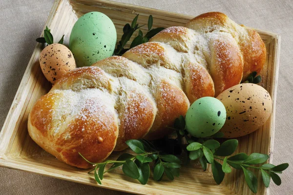 Sweet Braided Homemade Easter Bread Four Easter Eggs Twig Leaves — Stock Photo, Image