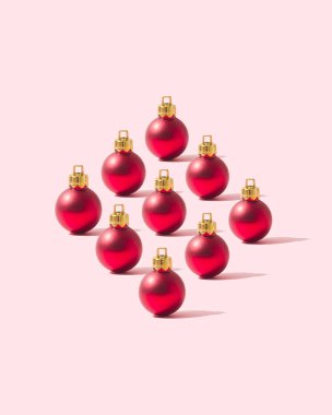 Kırmızı Noel mücevherleri