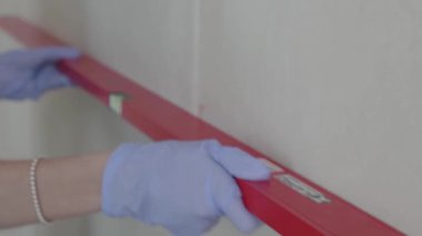 Sıvadan sonra duvarları düzleştir