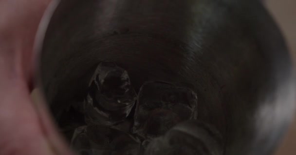 agitateur avec couverture de glace avec un bouchon agitateur 