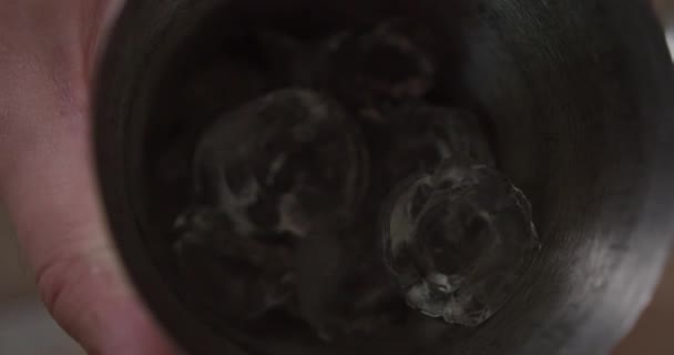 agitateur avec couverture de glace avec un bouchon agitateur 