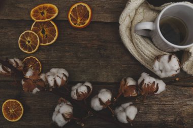 Pamuklu kurutulmuş portakal.