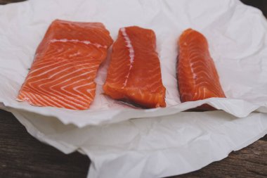 Lezzetli, çiğ somon.