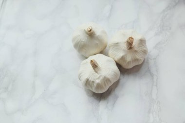 Yiyecekler. Lezzetli, beyaz sarımsak.