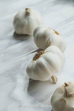 Yiyecekler. Lezzetli, beyaz sarımsak.