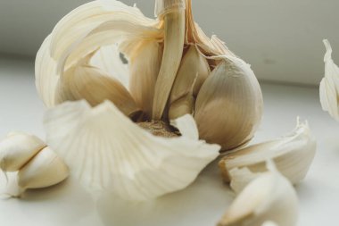 Yiyecekler. Lezzetli, beyaz sarımsak.