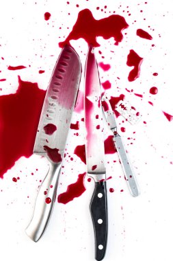 Cinayeti. Kan gölünde bıçak.