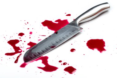 Cinayeti. Kan gölünde bıçak.
