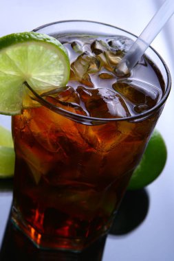 Buzlu taze buzlu çay.