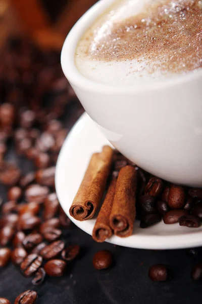 Tasse Café Sur Table Avec Des Grains Autour — Photo