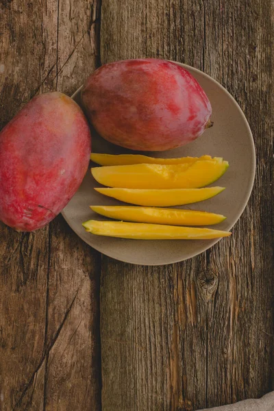 Delicious Mango Wooden Table — Stock Photo, Image