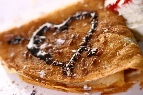 Une Assiette Dessert Avec Crêpes Cerises — Photo