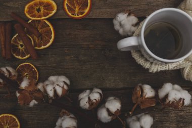 Pamuklu kurutulmuş portakal.