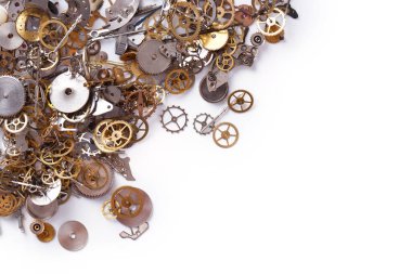 Detaylar, teknoloji. Beyaz arkaplanda küçük dişliler yığını