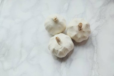 Yiyecekler. Lezzetli, beyaz sarımsak.