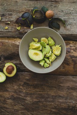 Bir tabakta nefis avokado