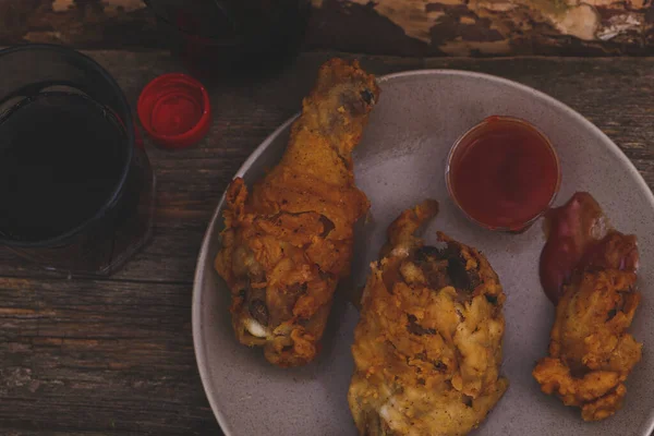 Nourriture Délicieuses Cuisses Poulet Rôties Sur Table — Photo