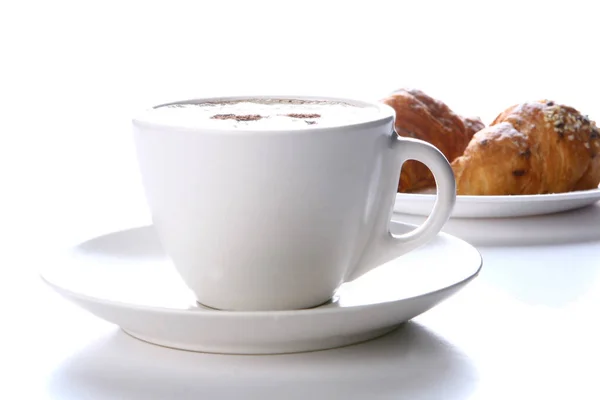 Croissant Fresco Con Caffè Nero — Foto Stock