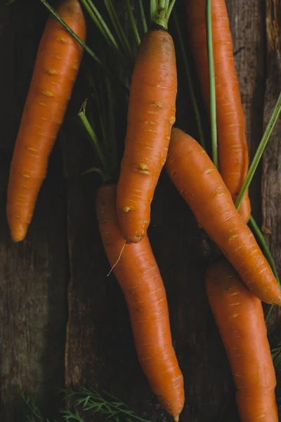 Deliciosas Zanahorias Sobre Una Mesa Madera — Foto de Stock