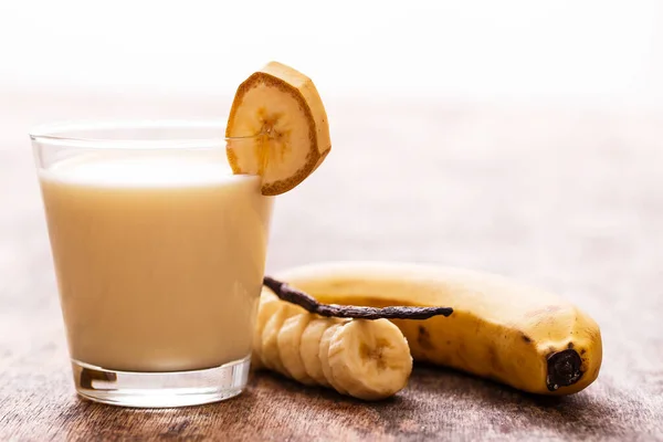 Milkshake Banane Délicieux Sur Une Table — Photo