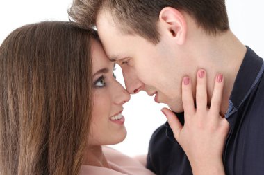 Çekici çift birlikte mutlular.