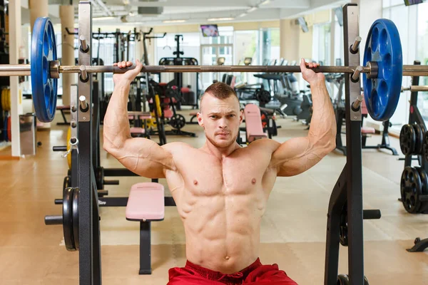 Fitness Vücut Geliştirme Antrenman Sırasında Güçlü Bir Adam — Stok fotoğraf