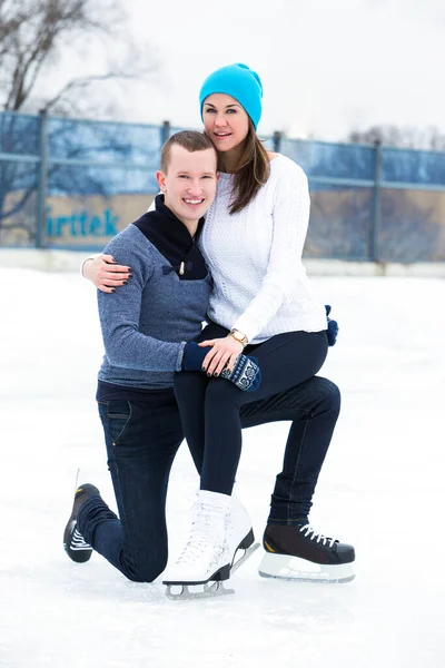 Mooi Aantrekkelijk Koppel Ijsbaan — Stockfoto