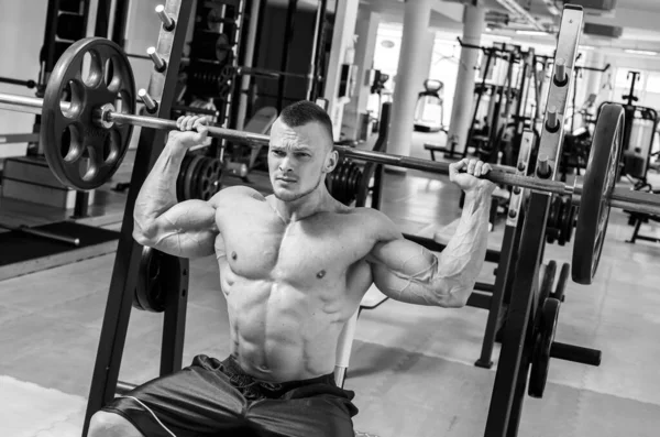 Fitness Musculación Hombre Poderoso Durante Entrenamiento —  Fotos de Stock