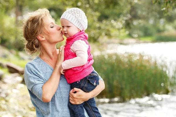 Jeune Mère Avec Fille Adorable — Photo