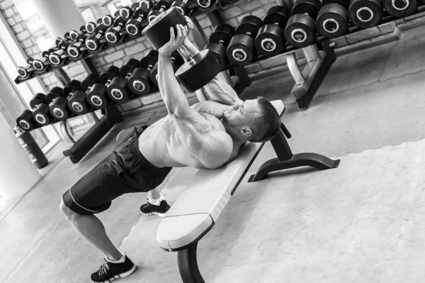 Fitness Musculación Hombre Poderoso Durante Entrenamiento —  Fotos de Stock