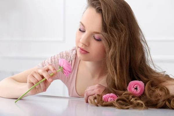 Cute Young Girl Flowers — Stock Photo, Image