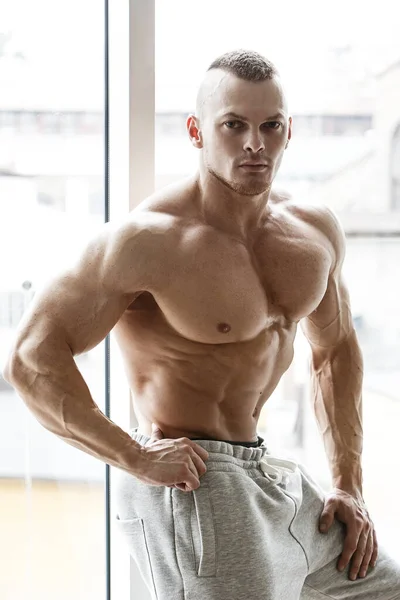 Fitness Bodybuilding Mächtiger Mann Mit Perfektem Körper — Stockfoto