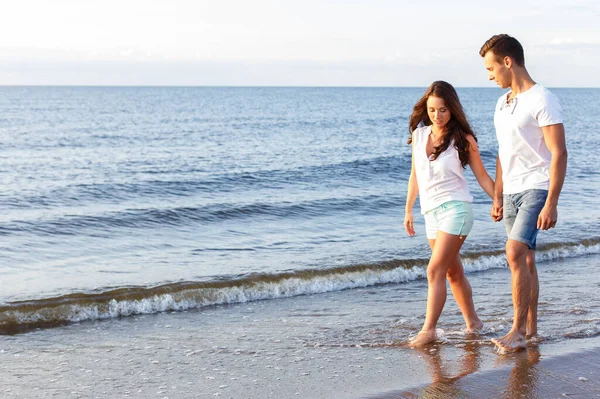 Été Mer Mignon Beau Couple Sur Plage — Photo